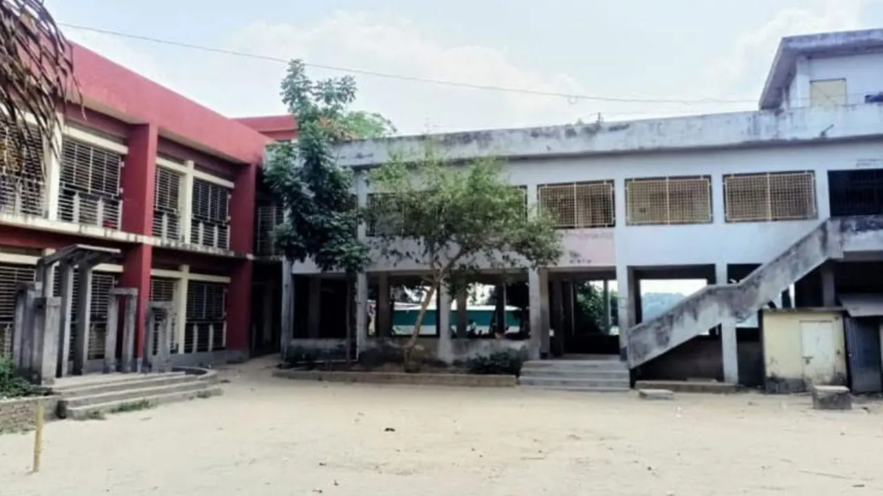 ৫ বছরেও কাটেনি সংকট, ৩১৩ শিক্ষার্থীর ভরসা মাত্র ৩ শিক্ষক
