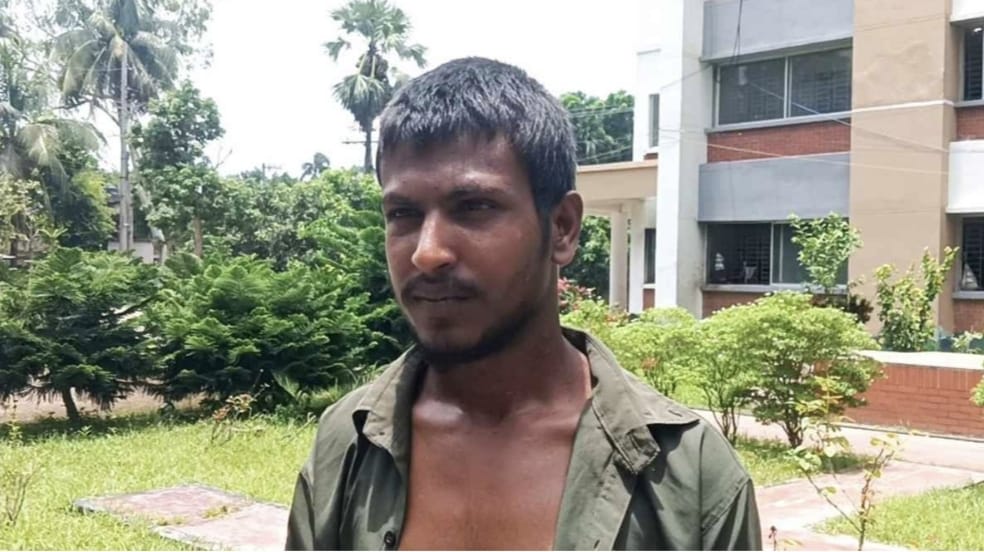 নড়াইলে স্বামী রুবেলের বুকের উপরে বসে লিঙ্গ কাটার অভিযোগে স্ত্রী আদরী আটক