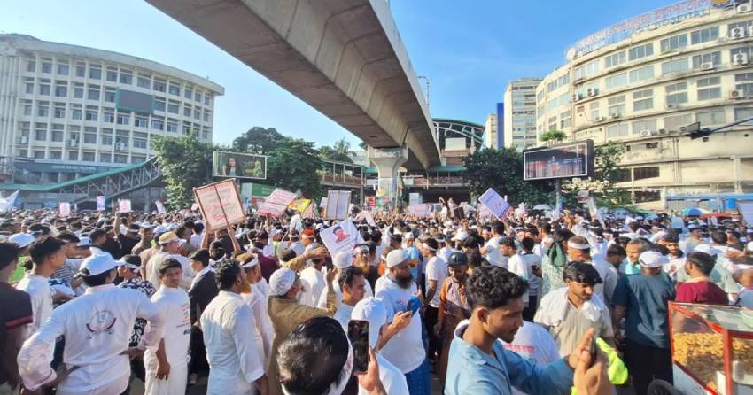 নোয়াখালী বিভাগ দাবিতে শাহবাগে বিক্ষোভ, যান চলাচল বন্ধ
