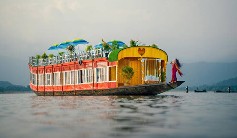 হোটেল নয়, এবার টাঙ্গুয়ার হাওরে থাকুন ভাসমান বিলাসবহুল হাউসবোটে