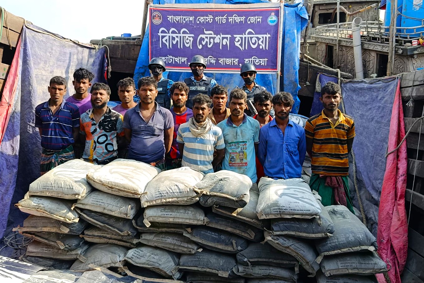 কোস্ট গার্ডের অভিযানে বিপুল পরিমাণ সিমেন্টসহ আটক- ১২