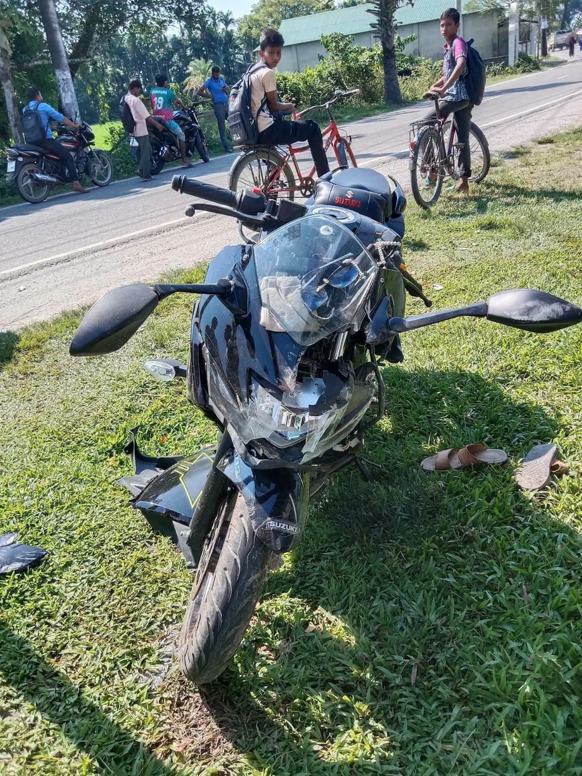 নেত্রকোণায় মোটরসাইকেলের নিয়ন্ত্রণ হারিয়ে দেয়ালে ধাক্কা, নিহত ১