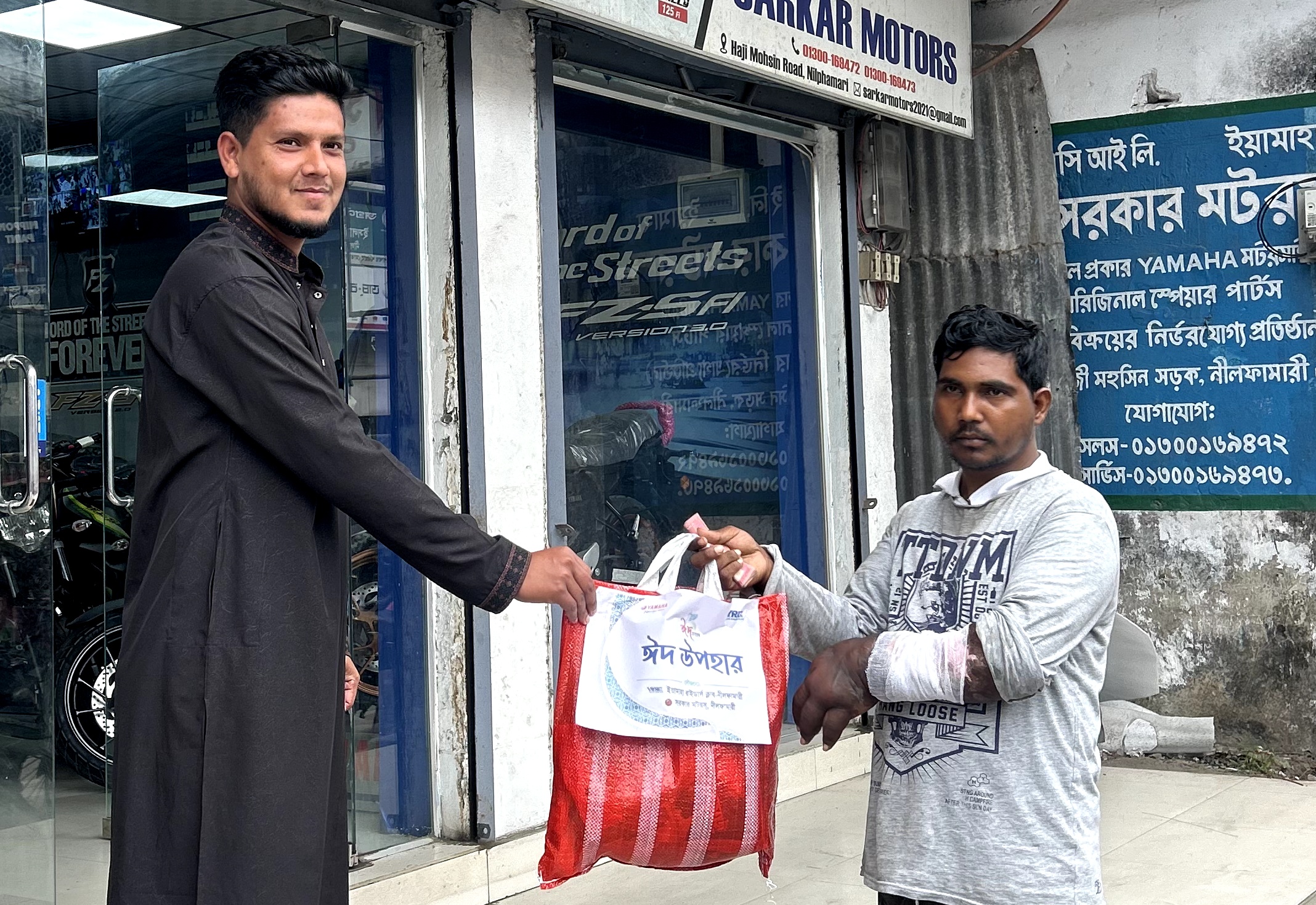 নীলফামারীতে ঈদ উপহার নিয়ে ছিন্নমূল মানুষের পাশে ইয়ামাহা রাইডার্স ক্লাব