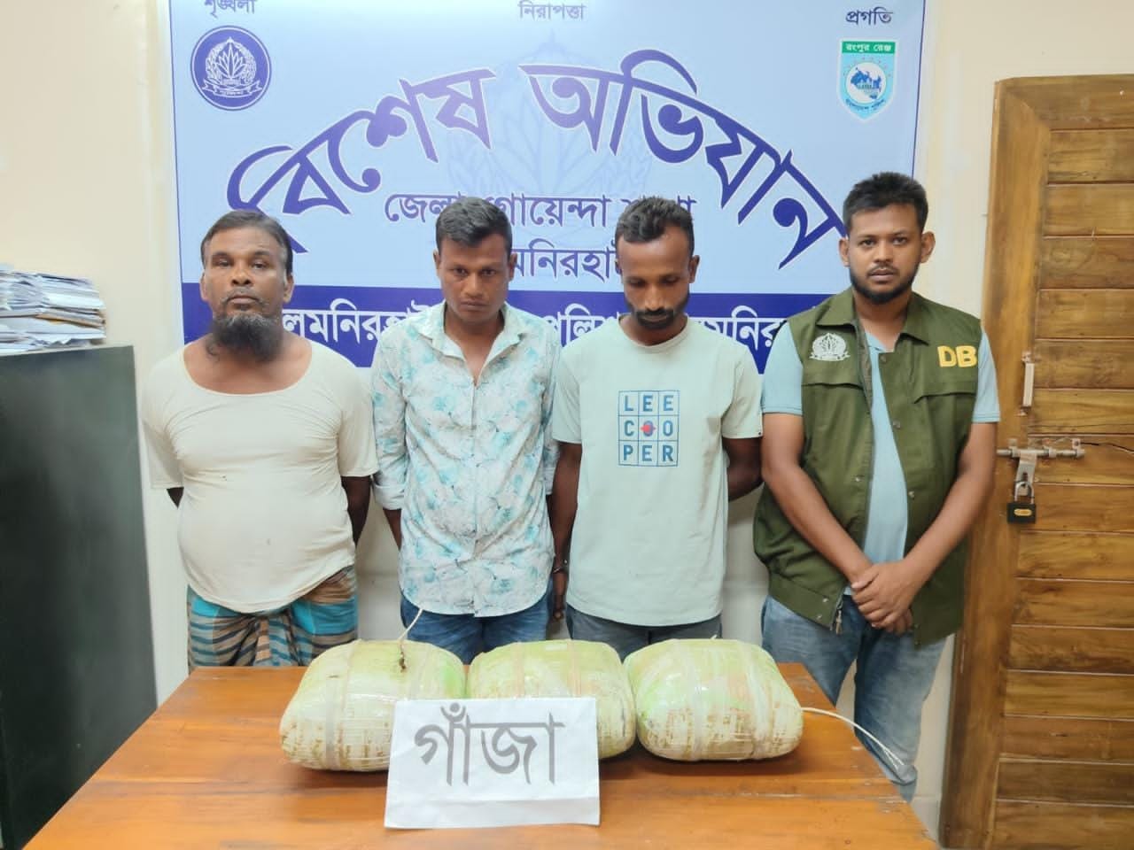 লালমনিরহাটে ভুয়া এসআই সেজে গাঁজা পাচার, গ্রেপ্তার-৩