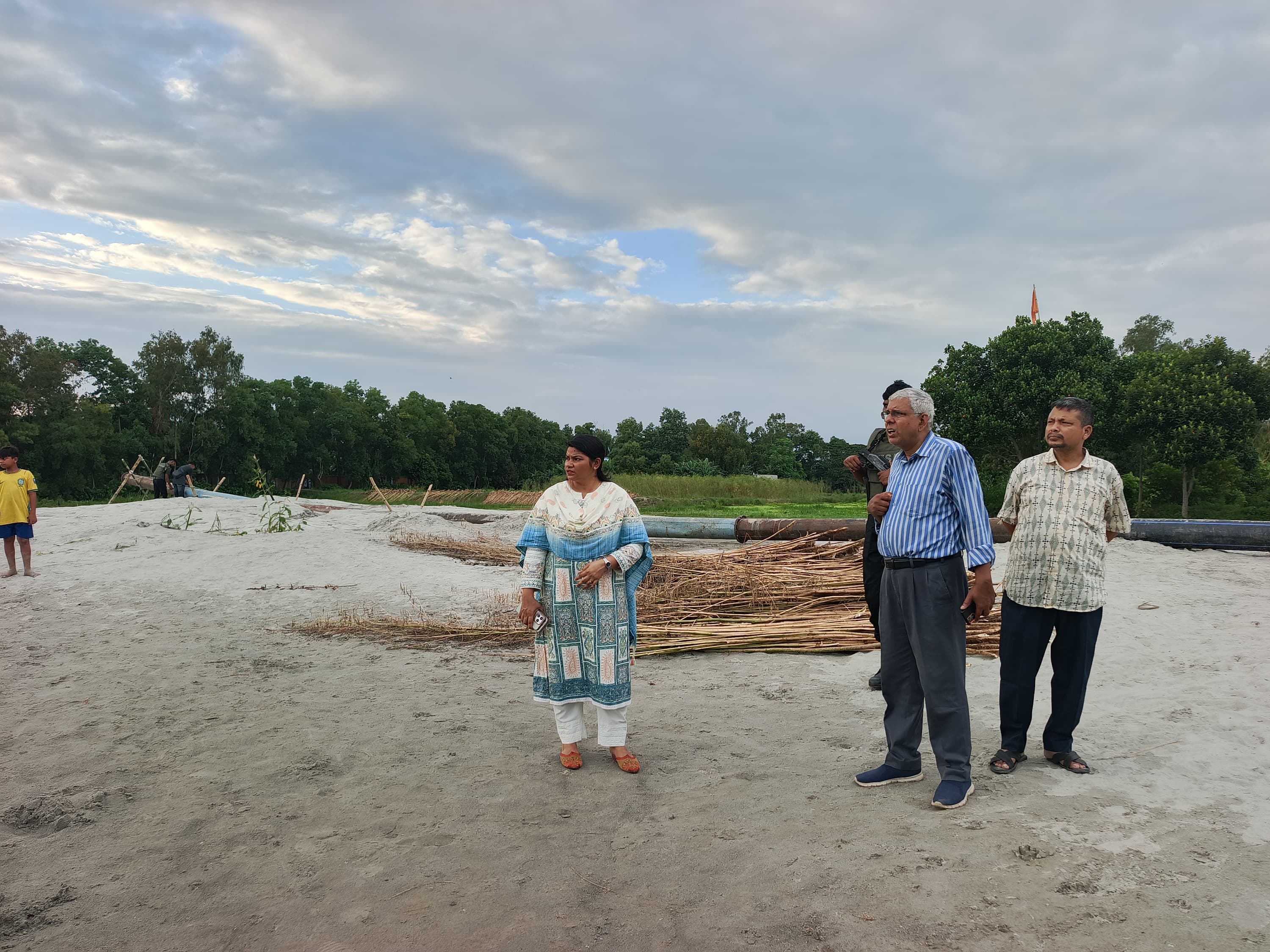 সিরাজদিখানে মধ্যপাড়ায় অবৈধভাবে বালু ভরাটে, ১ লাখ ৫০ হাজার টাকা জরিমানা