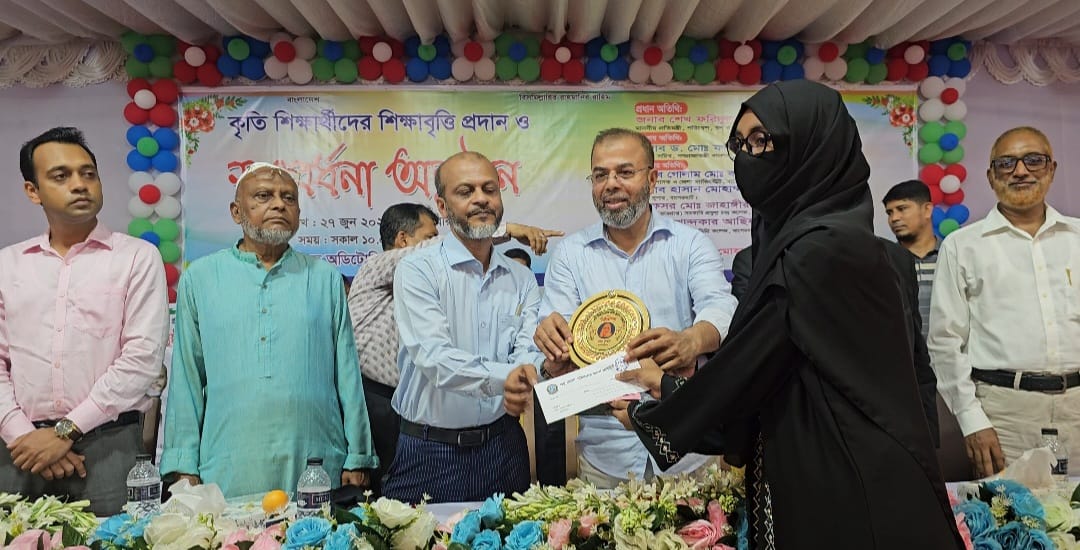 বাগেরহাটে ৪১৮ কৃতি শিক্ষার্থীকে জেলা পরিষদের ২৭ লাখ ২৮ হাজার টাকার শিক্ষাবৃত্তি প্রদান