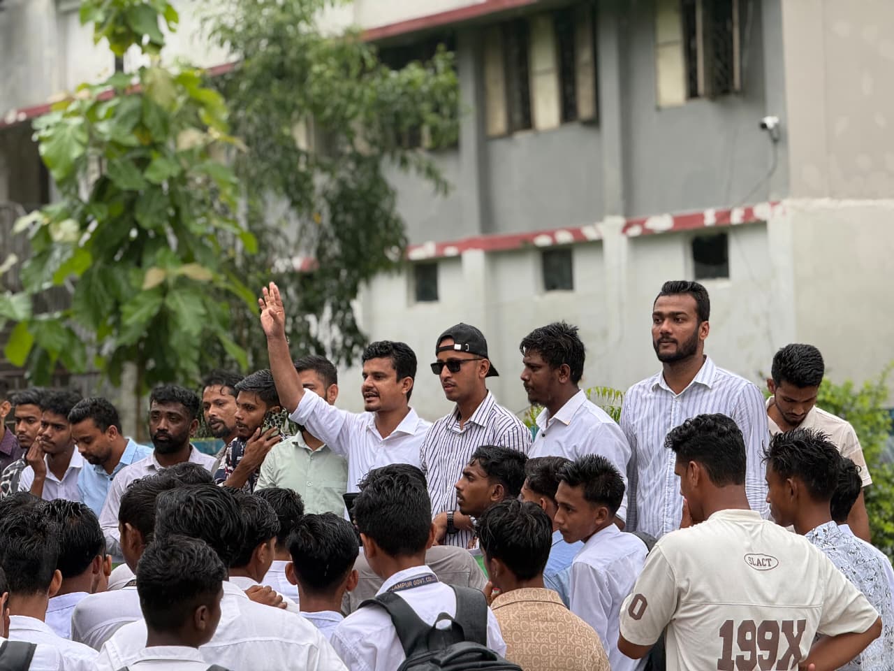 ছাত্রশিবির কর্তৃক সংঘটিত অপরাধের বিরুদ্ধে নিজামপুর সরকারি কলেজ ছাত্রদলের বিক্ষোভ মিছিল
