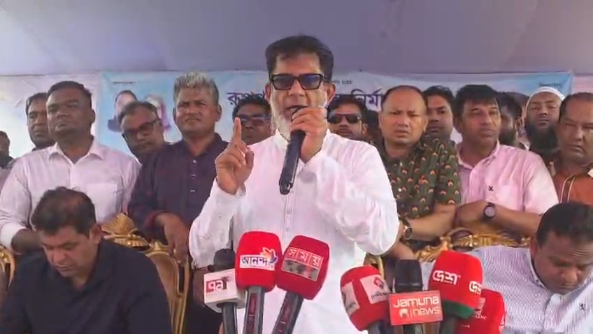 রূপগঞ্জে বালু নদীর ওপর দুই অসমাপ্ত সেতু পরিদর্শনে প্রতিমন্ত্রী