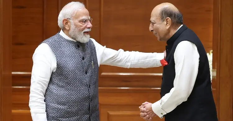 বাংলাদেশের সঙ্গে সম্পর্ক বাড়াতে মোদীর নির্দেশনা চাইলেন দীনেশ ত্রিবেদী