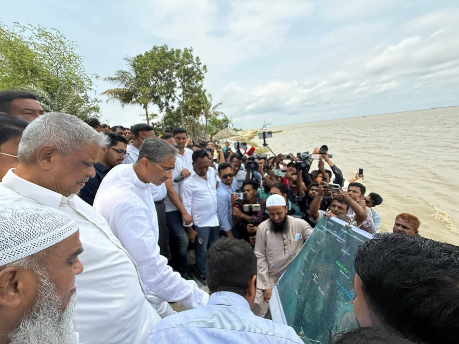 সুবর্ণচরে মেঘনার ভাঙনে উপকূল, জরুরি কাজের আশ্বাস পানিসম্পদ মন্ত্রীর