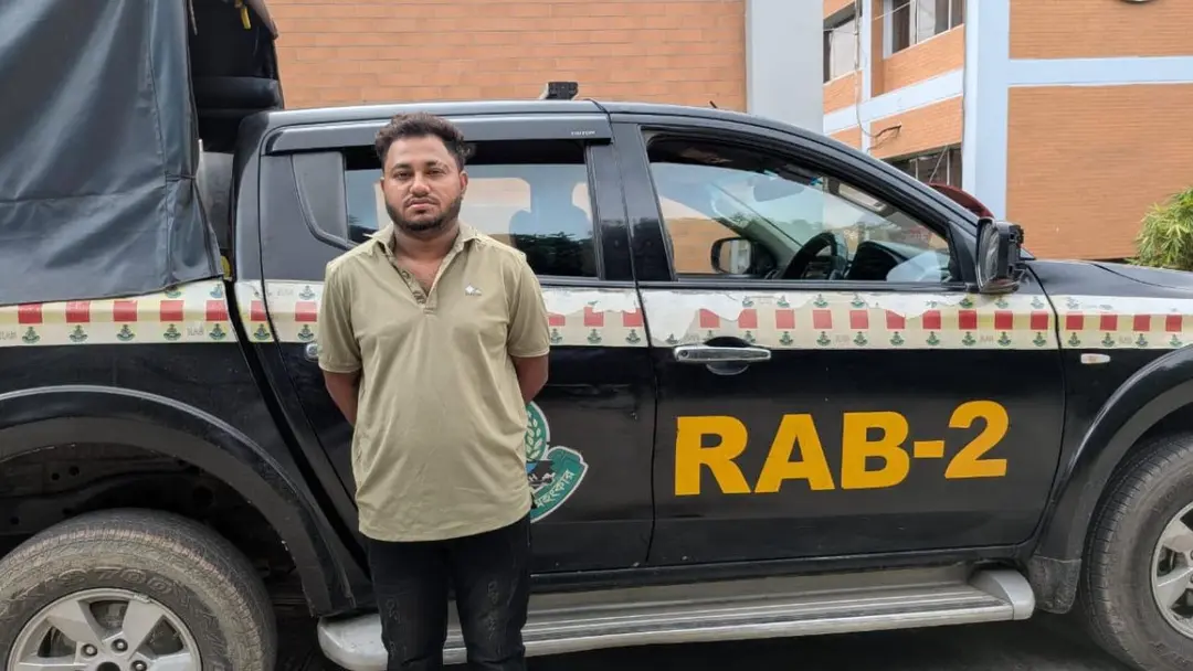 রাজধানীতে ১০৫ রাউন্ড গুলি ও হেরোইনসহ যুবক গ্রেপ্তার