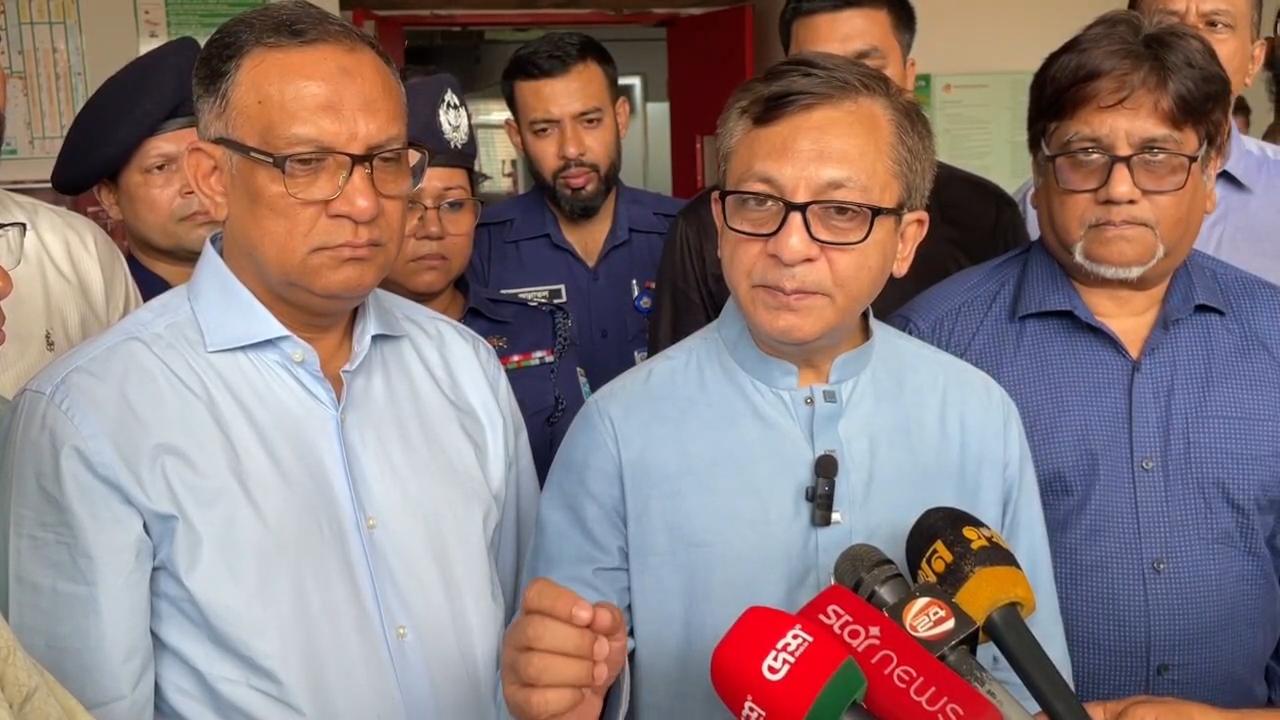 জ্বালানীর দাম বৃদ্ধির ফলে বাসভাড়া ও নিত্যপণ্যের মূল্য নাটকীয়ভাবে বাড়ানোর সুযোগ নেই- বস্ত্র ও পাট মন্ত্রী খন্দকার আব্দুল মুক্তাদির