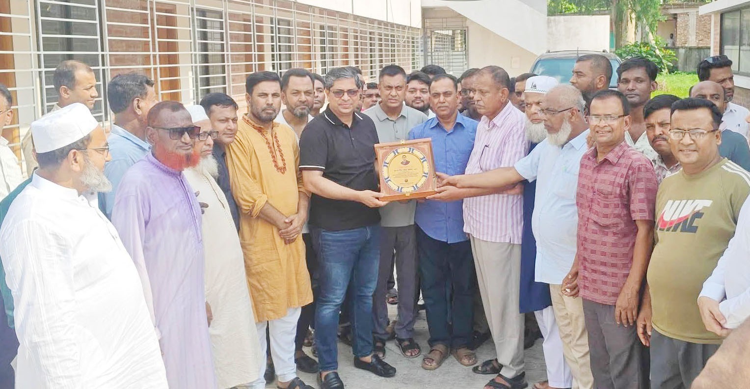 মোকামতলার উন্নয়ন পরিকল্পনা পর্যালোচনায় প্রতিমন্ত্রী