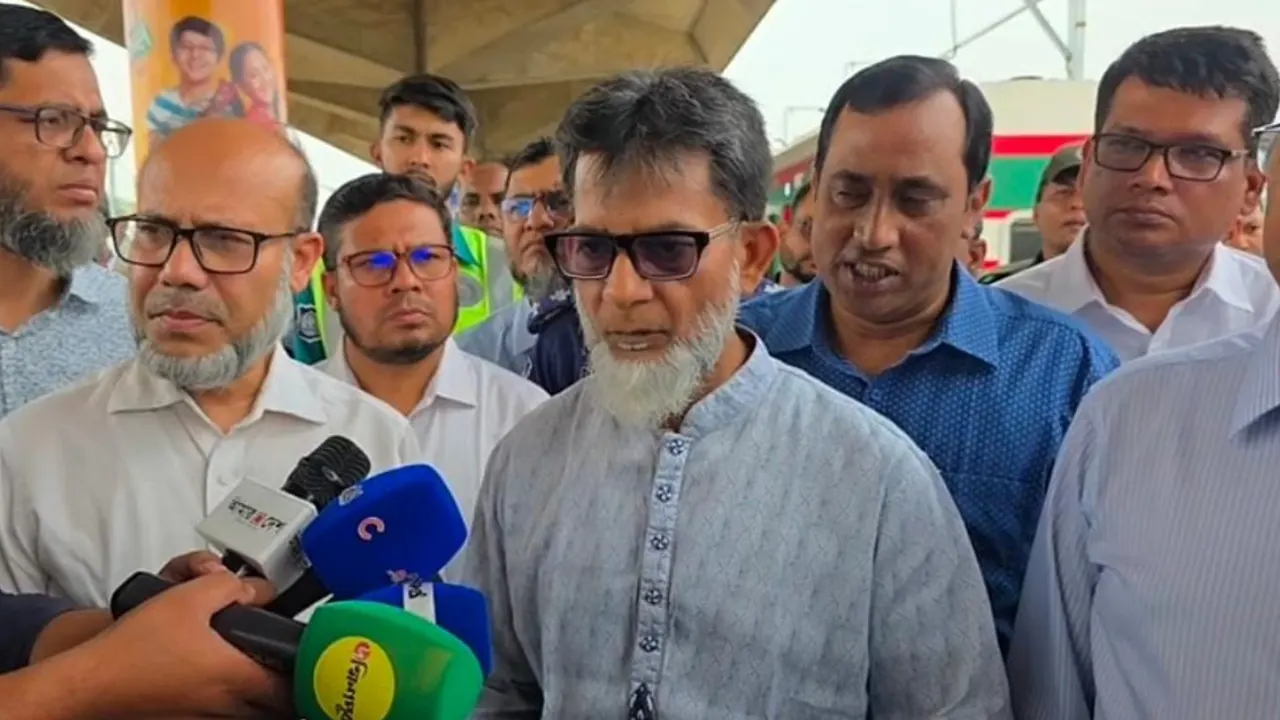 ট্রেনের সেবার মান বাড়াতে-কালোবাজারি রোধে কঠোর ব্যবস্থা: রেল প্রতিমন্ত্রী