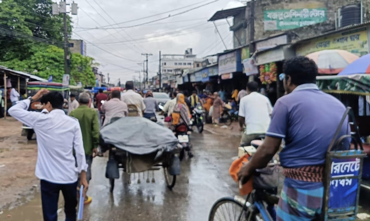 জীবননগরের চ্যাংখালী সড়কে তীব্র যানজট, দুর্ভোগে হাজারও মানুষ