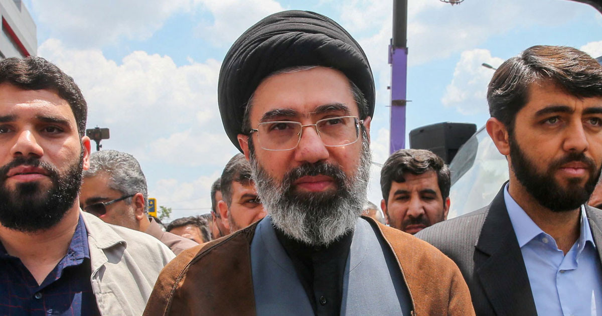 অল্পের জন্য প্রাণে বাঁচলেন মোজতবা খামেনি