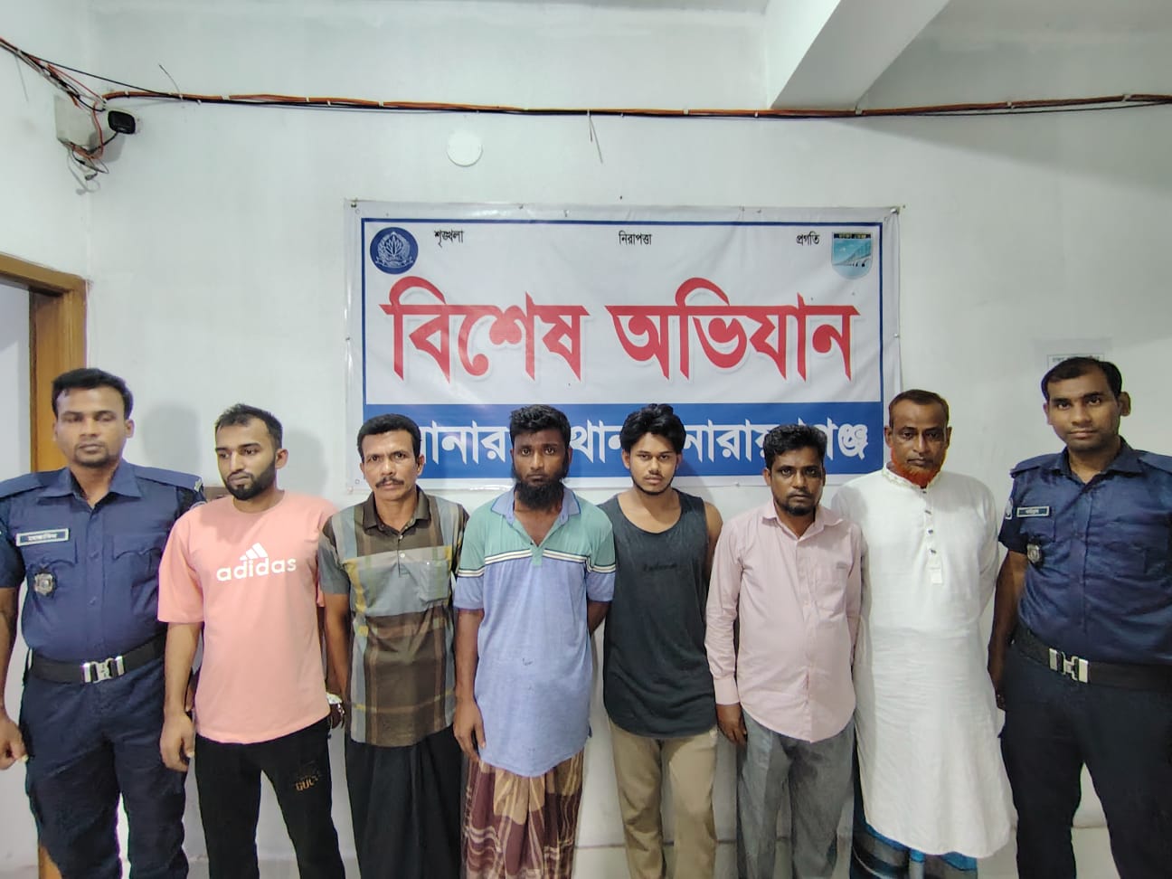 সোনারগাঁয়ে বিশেষ অভিযানে বৈষম্যবিরোধী ও সন্ত্রাসবিরোধী মামলায় গ্রেপ্তার ৬