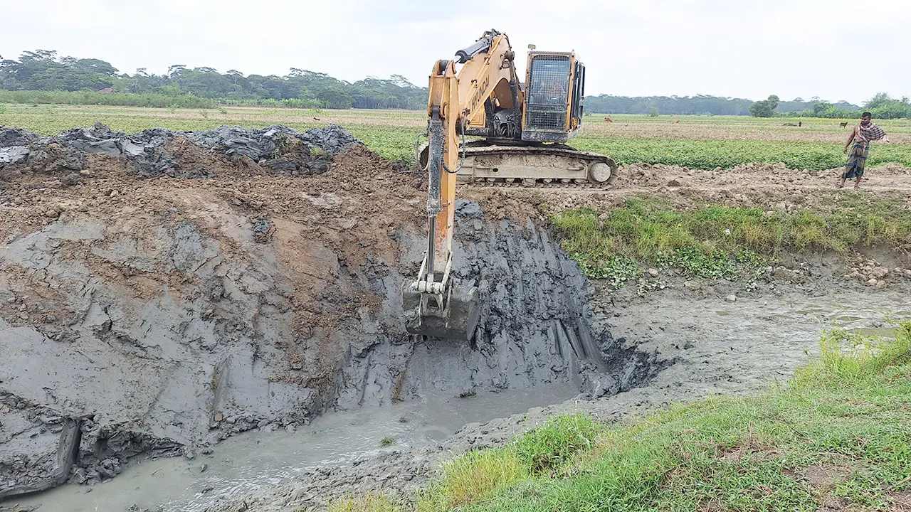 বরগুনায় খাল খননে এক ফসলি জমি হবে তিন ফসলি, শনাক্ত ৬০৯টি মরা খাল
