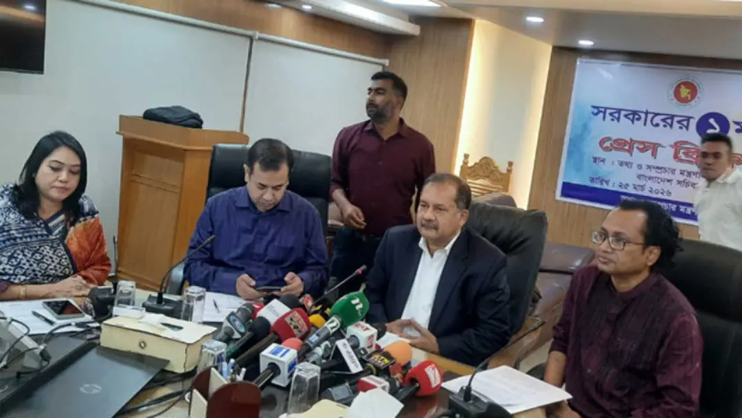 জ্বালানি তেলের কোনো সংকট নেই, আতঙ্কিত না হওয়ার আহ্বান তথ্যমন্ত্রীর