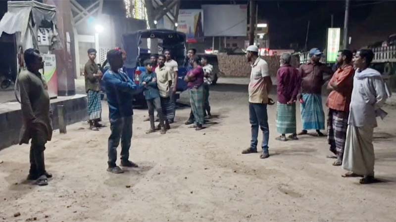 পাম্পে তেল নিতে এসে ট্রাকচাপায় নিহত ২