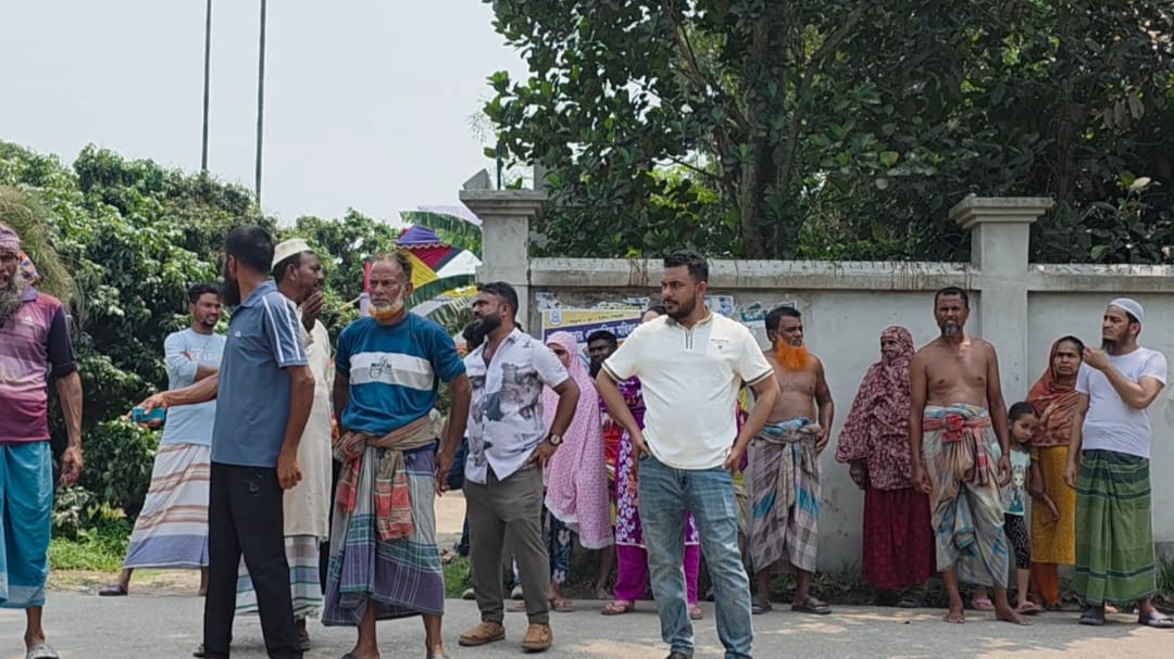 সোনারগাঁয়ে খেলার মাঠ দখলের অভিযোগে এলাকায় উত্তেজনা
