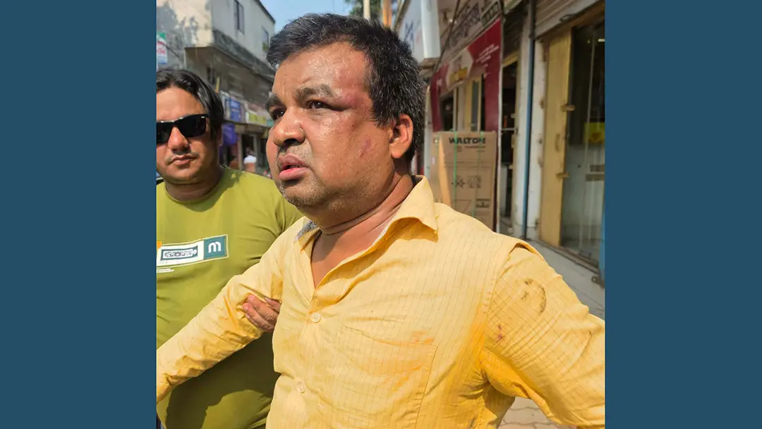 ভুয়া সন্দেহে ভ্যাট ইন্সপেক্টরকে খুঁটির সঙ্গে বেঁধে মারধর