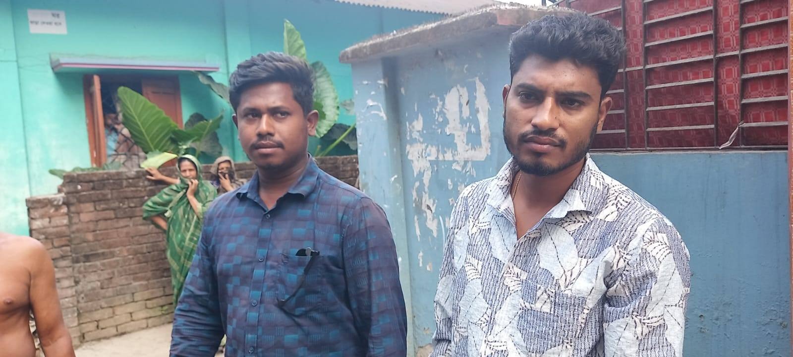 খুলনায় বিদেশী পিস্তলসহ দুই যুবক গ্রেফতার