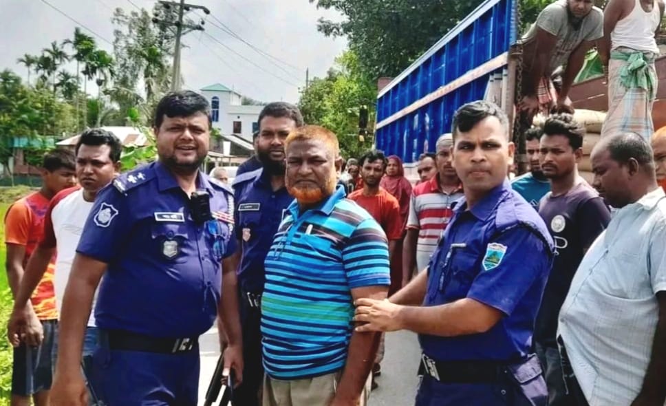 চাল না দিয়েই টিপসই, গাবতলীতে ডিলার আটক
