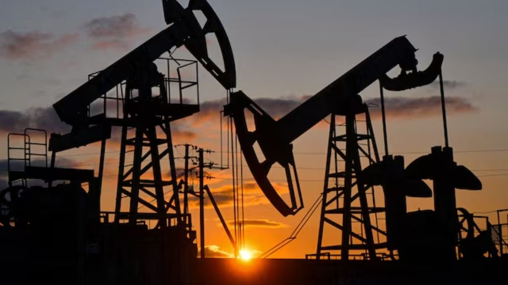 হরমুজ অবরোধের ঘোষণা যুক্তরাষ্ট্রের, বিশ্ববাজারে তেলের দাম বেড়ে ১০০ ডলারের ওপরে