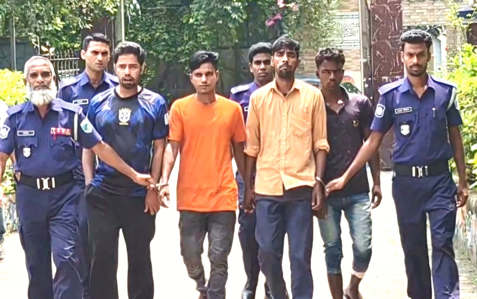 ডাকাতির আগেই পুলিশের জালে ৪ ডাকাত, উদ্ধার অস্ত্র-ইয়াবা