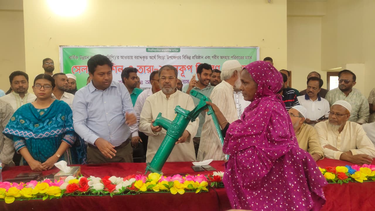সিংড়ায় দুর্যোগে ক্ষতিগ্রস্ত ১২৬ পরিবার পেল ৭ লাখ টাকার অনুদান, পরে এডিপির উপকরণ বিতরণ