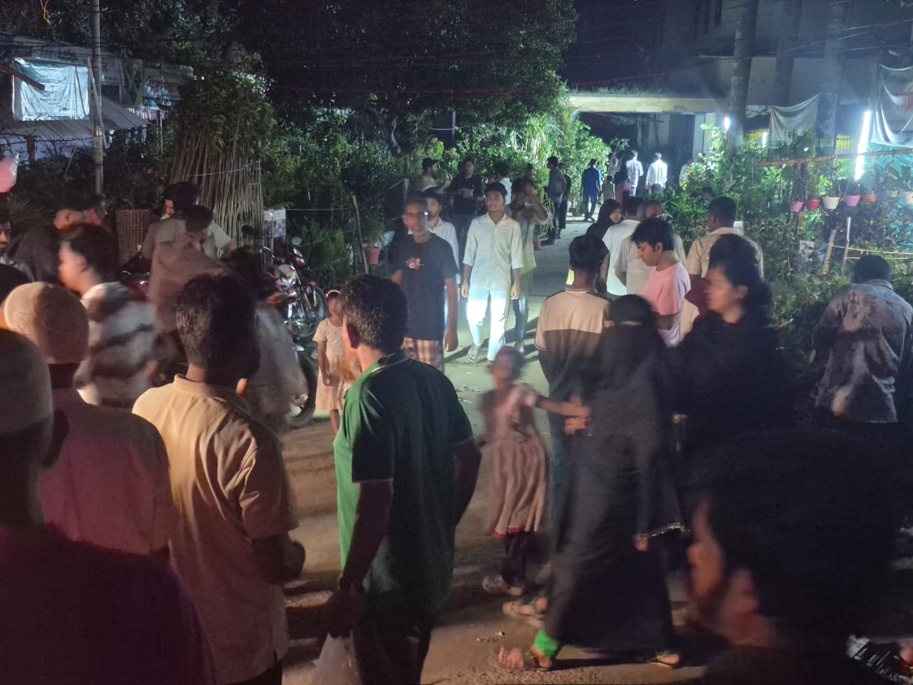 ঝিনাইদহে বৃক্ষ মেলায় উপচে পড়া ভিড়