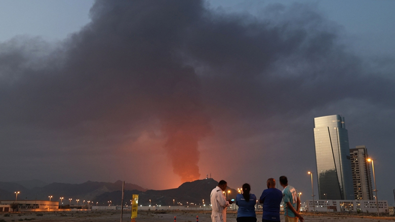 আবুধাবি-দুবাইয়ের বন্দর এলাকা খালির নির্দেশ ইরানের