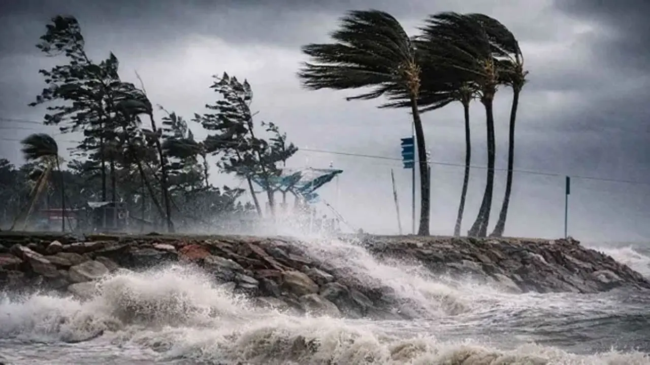 নদীবন্দরে বজ্রসহ ঝড়ের আভাস