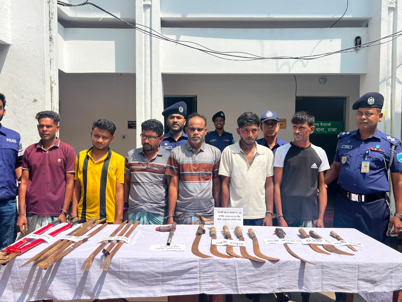 ধামরাইয়ে ড্রেজারে ডাকাতি: পাইপগান ও দেশীয় অস্ত্রসহ গ্রেফতার ৬