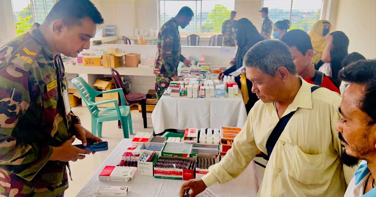 রাঙামাটিতে সেনাবাহিনীর ফ্রি মেডিকেল ক্যাম্প, চিকিৎসা পেলেন ৮০০ রোগী