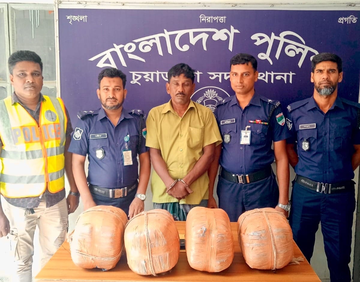 চুয়াডাঙ্গায় ১৬ কেজি গাঁজাসহ শীর্ষ মাদক ব্যবসায়ী গ্রেফতার