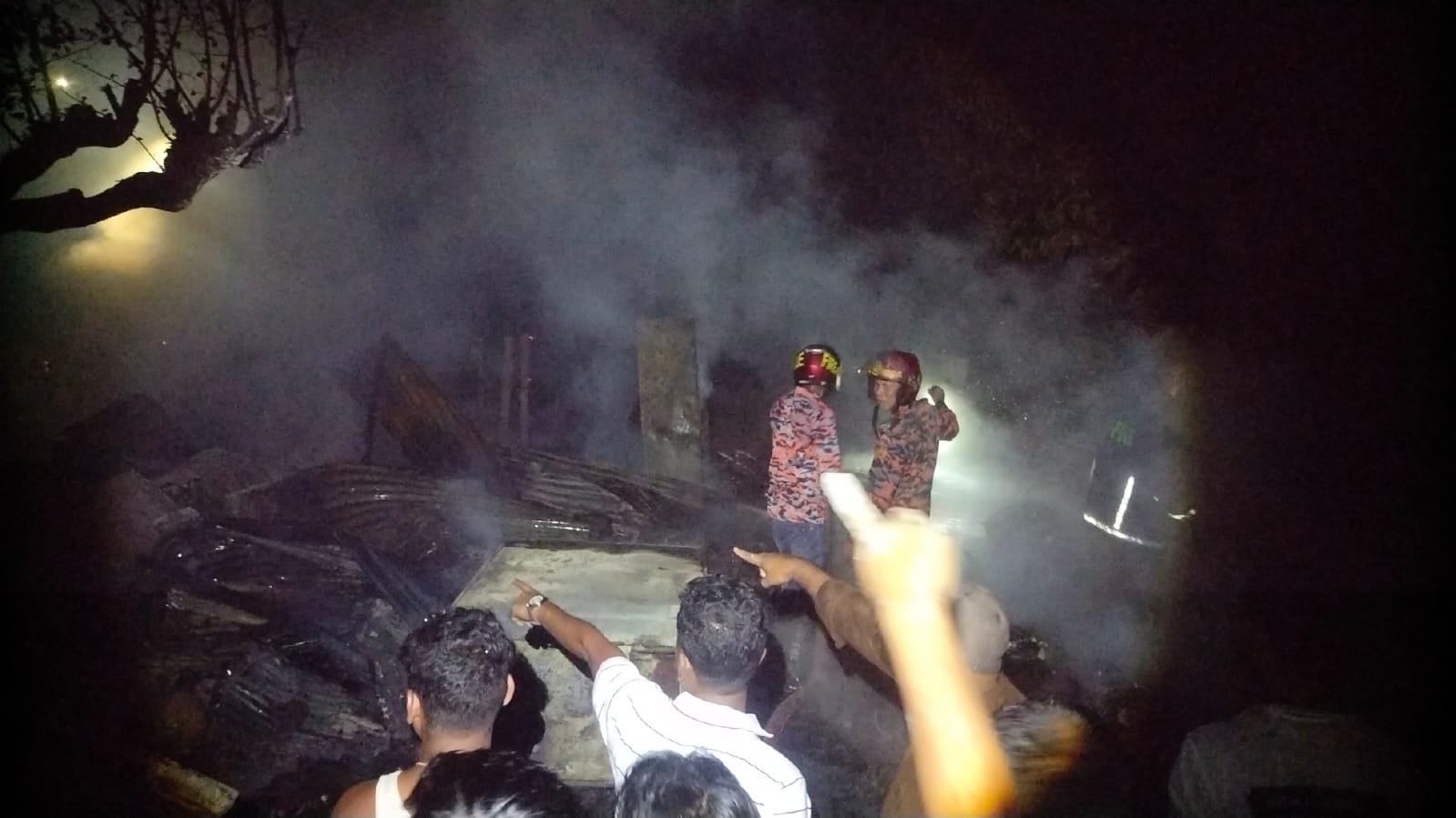মীরসরাইয়ে অগ্নিকাণ্ডে তিন ভাইয়ের বসতঘর পুড়ে ছাই