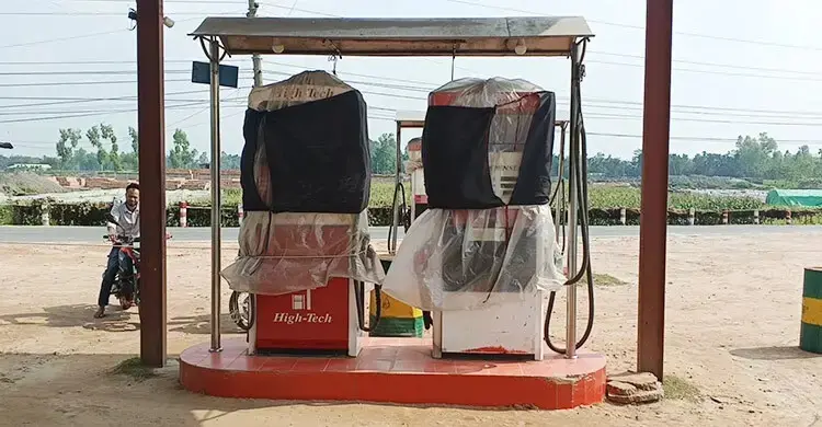 জ্বালানি সংকট নিয়ে প্রশ্ন: সরবরাহ ‘স্বাভাবিক’ দাবি, কিন্তু ভোগান্তি কমছে না কেন?