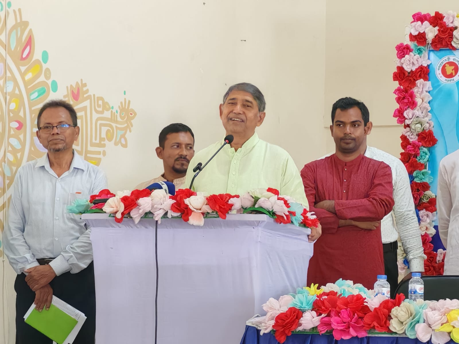 প্রাথমিক শিক্ষকরা একেকজন জাতির দায়িত্ব পালনকারী একজন নেতা-মুক্তিযুদ্ধ বিষয়ক মন্ত্রী আহমেদ আযম খান