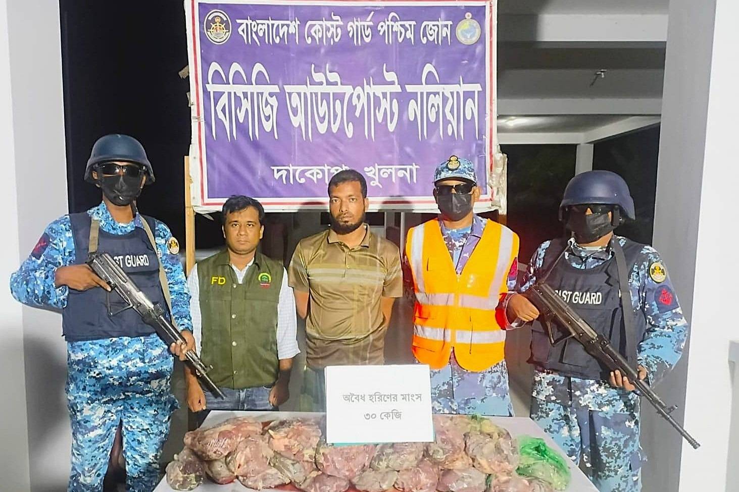সুন্দরবনে ৩০ কেজি হরিণের মাংসসহ মাংস ব্যবসায়ী আটক