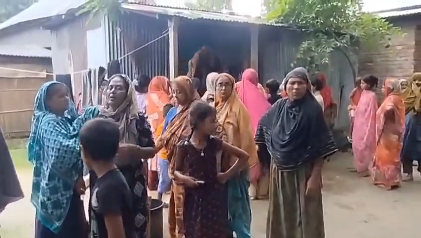 রাজবাড়ীর কালুখালীরে ফেসবুকে স্টাটাস দেওয়াকে কেন্দ্র করে বৃদ্ধাকে পিটিয়ে হত্যা, নারী আটক