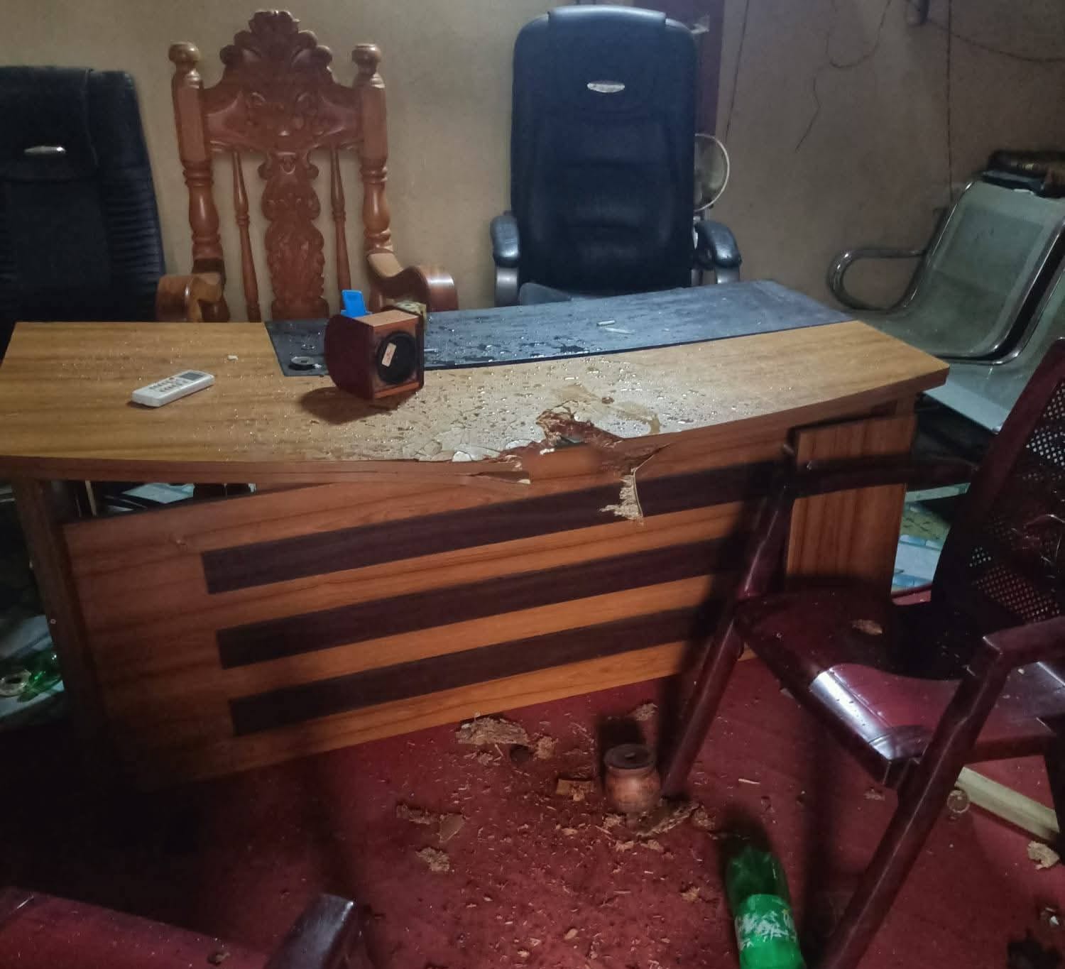 ময়মনসিংহে মাদকের আস্তানা গুঁড়িয়ে দিল এলাকাবাসী