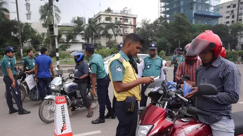 ট্রাফিক আইন ভাঙ্গলেই ডিমেরিট পয়েন্ট, বাতিল হতে পারে লাইসেন্স