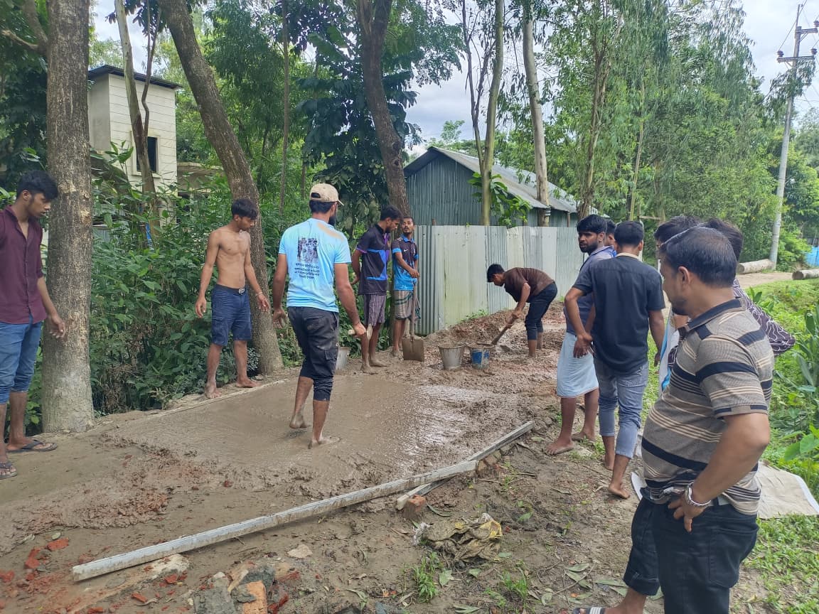 মীরসরাইয়ে নিজ অর্থায়নে যুবদল নেতার রাস্তা সংস্কার