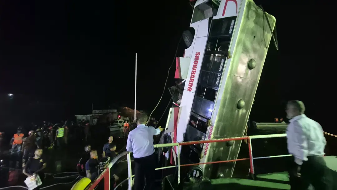 দৌলতদিয়ায় বাসডুবির ঘটনায় মৃত্যুর সংখ্যা বেড়ে ২০