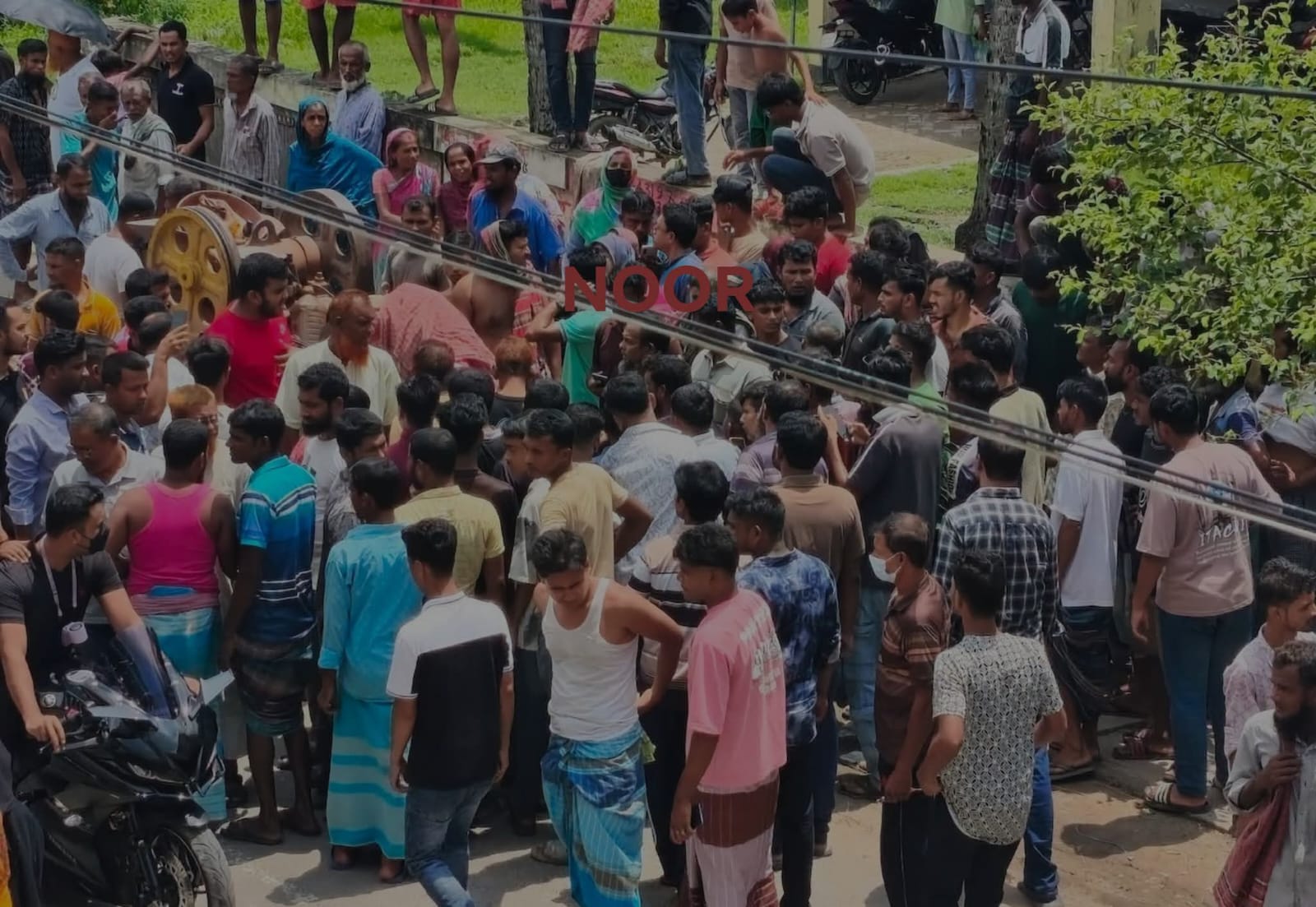 নড়াইলে দাঁড়িয়ে থাকা ট্রাকে ট্রলির ধাক্কা, চালক নিহত