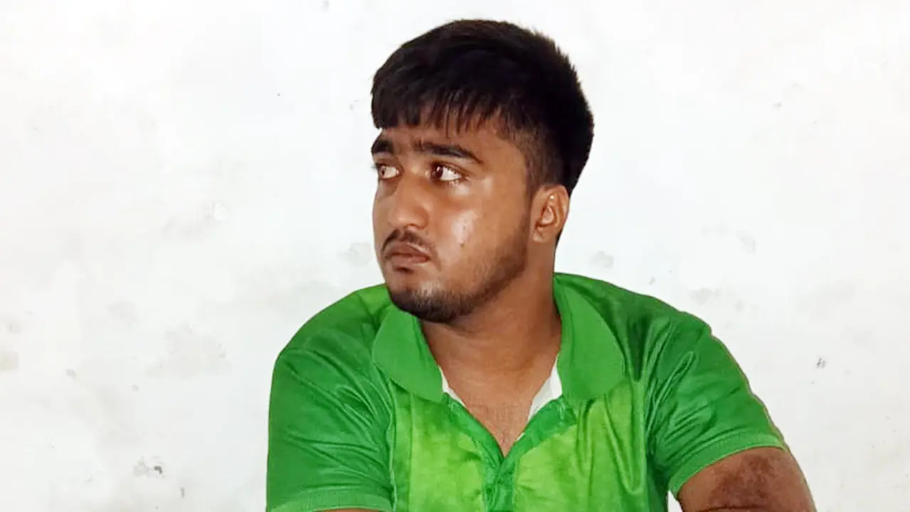 সাভারে ঘিরে রাখা বাড়ি থেকে ৯টি বিস্ফোরক উদ্ধার, আটক ১