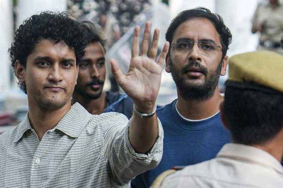 যন্তর মন্তরে গেট টপকে ঢুকে আটক সিজেপির দুই শীর্ষ নেতা