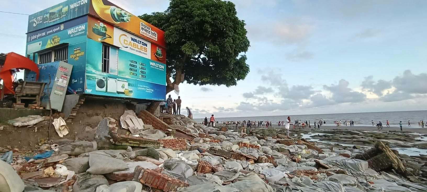 ভাঙনের কবলে সাগরকন্যা কুয়াকাটা, ঝুঁকিতে পর্যটন নগরী